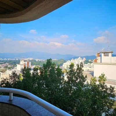 Cobertura com 182m², 3 quartos, 2 suítes, 2 garagens, no bairro Córrego Grande em Florianópolis