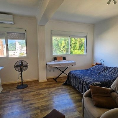 Cobertura com 182m², 3 quartos, 2 suítes, 2 garagens, no bairro Córrego Grande em Florianópolis