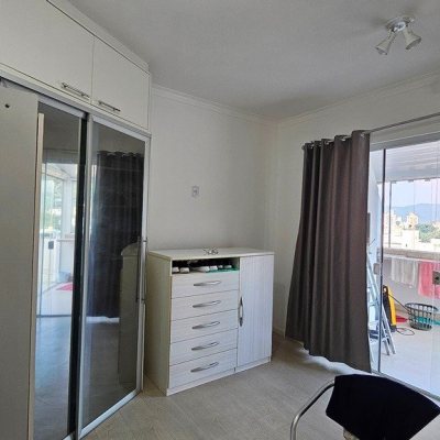 Cobertura com 182m², 3 quartos, 2 suítes, 2 garagens, no bairro Córrego Grande em Florianópolis