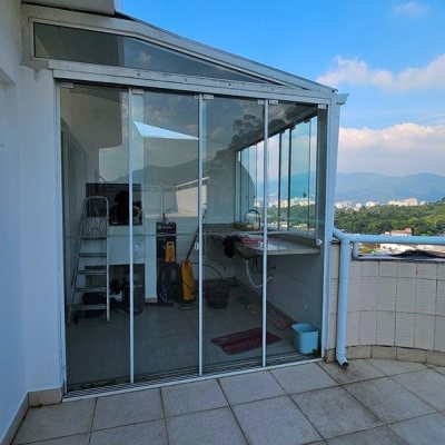 Cobertura com 182m², 3 quartos, 2 suítes, 2 garagens, no bairro Córrego Grande em Florianópolis