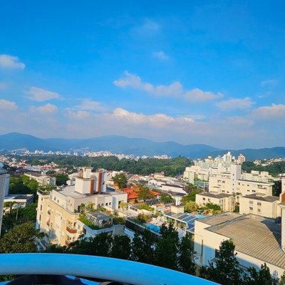 Cobertura com 182m², 3 quartos, 2 suítes, 2 garagens, no bairro Córrego Grande em Florianópolis