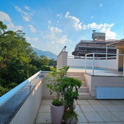 Cobertura com 182m², 3 quartos, 2 suítes, 2 garagens, no bairro Córrego Grande em Florianópolis