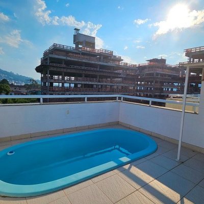 Cobertura com 182m², 3 quartos, 2 suítes, 2 garagens, no bairro Córrego Grande em Florianópolis