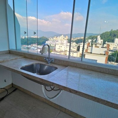 Cobertura com 182m², 3 quartos, 2 suítes, 2 garagens, no bairro Córrego Grande em Florianópolis