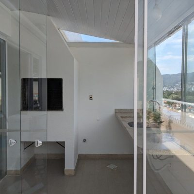 Cobertura com 182m², 3 quartos, 2 suítes, 2 garagens, no bairro Córrego Grande em Florianópolis