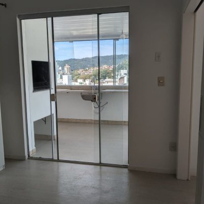 Cobertura com 182m², 3 quartos, 2 suítes, 2 garagens, no bairro Córrego Grande em Florianópolis