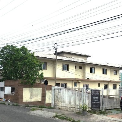 Casa Residencial com 77m², 3 quartos, 2 garagens, no bairro Barreiros em São José