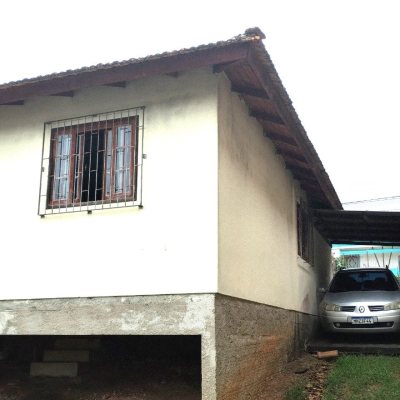Casa Residencial com 77m², 3 quartos, 2 garagens, no bairro Barreiros em São José