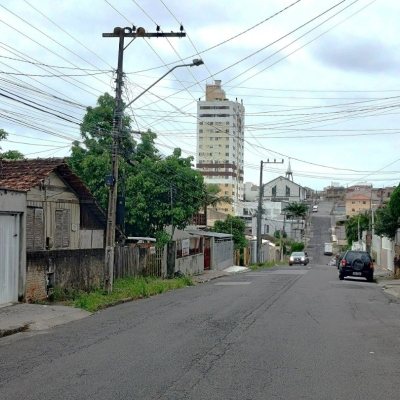 Casa Residencial com 77m², 3 quartos, 2 garagens, no bairro Barreiros em São José