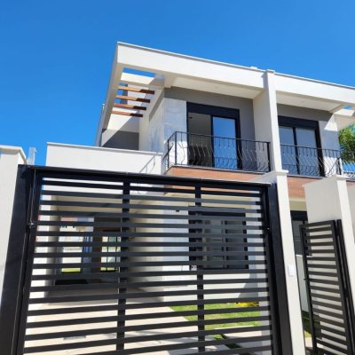Casa Residencial com 135m², 3 quartos, 3 suítes, 2 garagens, no bairro Pântano Do Sul em Florianópolis