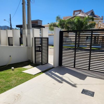 Casa Residencial com 135m², 3 quartos, 3 suítes, 2 garagens, no bairro Pântano Do Sul em Florianópolis