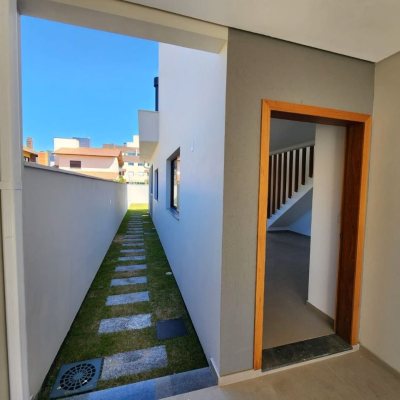 Casa Residencial com 135m², 3 quartos, 3 suítes, 2 garagens, no bairro Pântano Do Sul em Florianópolis
