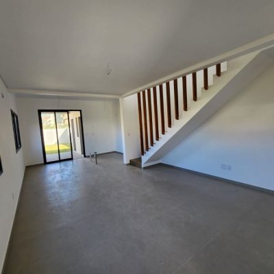 Casa Residencial com 135m², 3 quartos, 3 suítes, 2 garagens, no bairro Pântano Do Sul em Florianópolis