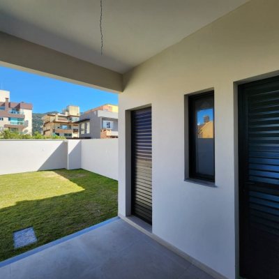 Casa Residencial com 135m², 3 quartos, 3 suítes, 2 garagens, no bairro Pântano Do Sul em Florianópolis