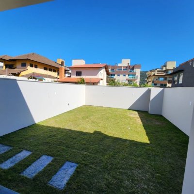 Casa Residencial com 135m², 3 quartos, 3 suítes, 2 garagens, no bairro Pântano Do Sul em Florianópolis