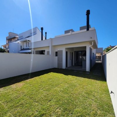 Casa Residencial com 135m², 3 quartos, 3 suítes, 2 garagens, no bairro Pântano Do Sul em Florianópolis