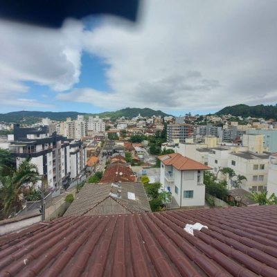 Predio com 352m², 11 garagens, no bairro Carvoeira em Florianópolis