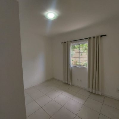 Predio com 352m², 11 garagens, no bairro Carvoeira em Florianópolis