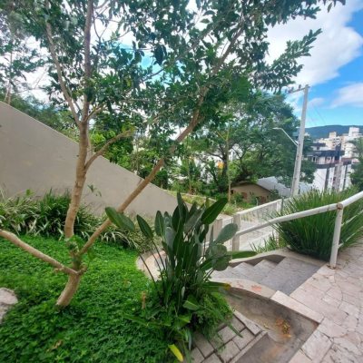 Predio com 352m², 11 garagens, no bairro Carvoeira em Florianópolis