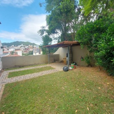 Predio com 352m², 11 garagens, no bairro Carvoeira em Florianópolis