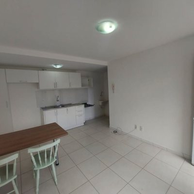 Predio com 352m², 11 garagens, no bairro Carvoeira em Florianópolis