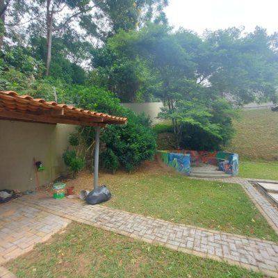 Predio com 352m², 11 garagens, no bairro Carvoeira em Florianópolis