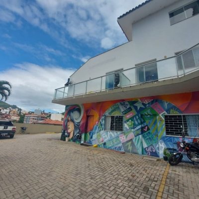 Predio com 352m², 11 garagens, no bairro Carvoeira em Florianópolis