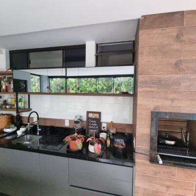 Casa em Condomínio com 236m², 4 quartos, 3 suítes, 4 garagens, no bairro Cachoeira Do Bom Jesus em Florianópolis