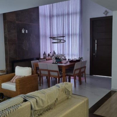 Casa em Condomínio com 236m², 4 quartos, 3 suítes, 4 garagens, no bairro Cachoeira Do Bom Jesus em Florianópolis