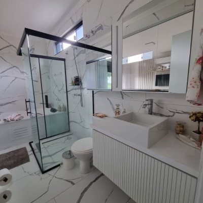 Casa em Condomínio com 236m², 4 quartos, 3 suítes, 4 garagens, no bairro Cachoeira Do Bom Jesus em Florianópolis