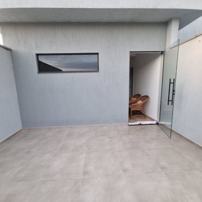 Casa em Condomínio com 236m², 4 quartos, 3 suítes, 4 garagens, no bairro Cachoeira Do Bom Jesus em Florianópolis