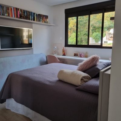 Casa em Condomínio com 236m², 4 quartos, 3 suítes, 4 garagens, no bairro Cachoeira Do Bom Jesus em Florianópolis