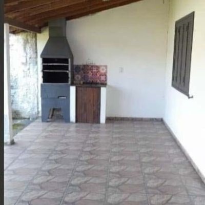 Casa Residencial com 100m², 2 quartos, 1 suíte, 4 garagens, no bairro São João Do Rio Vermelho em Florianópolis