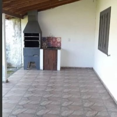 Casa Residencial com 100m², 2 quartos, 1 suíte, 4 garagens, no bairro São João Do Rio Vermelho em Florianópolis