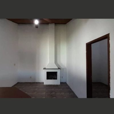 Casa Residencial com 100m², 2 quartos, 1 suíte, 4 garagens, no bairro São João Do Rio Vermelho em Florianópolis