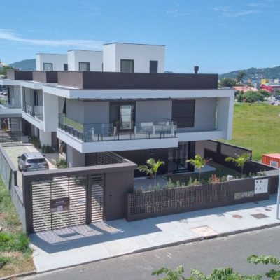 Casa Residencial com 200m², 3 quartos, 3 suítes, 4 garagens, no bairro Lagoa Da Conceição em Florianópolis