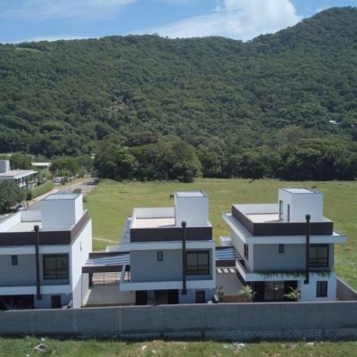 Casa Residencial com 200m², 3 quartos, 3 suítes, 4 garagens, no bairro Lagoa Da Conceição em Florianópolis