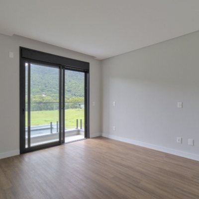 Casa Residencial com 200m², 3 quartos, 3 suítes, 4 garagens, no bairro Lagoa Da Conceição em Florianópolis