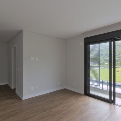 Casa Residencial com 200m², 3 quartos, 3 suítes, 4 garagens, no bairro Lagoa Da Conceição em Florianópolis