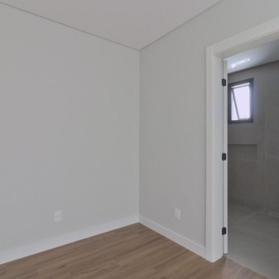 Casa Residencial com 200m², 3 quartos, 3 suítes, 4 garagens, no bairro Lagoa Da Conceição em Florianópolis