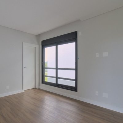 Casa Residencial com 200m², 3 quartos, 3 suítes, 4 garagens, no bairro Lagoa Da Conceição em Florianópolis