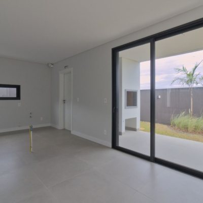 Casa Residencial com 200m², 3 quartos, 3 suítes, 4 garagens, no bairro Lagoa Da Conceição em Florianópolis