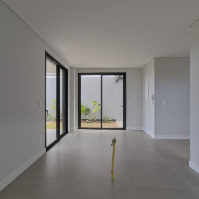 Casa Residencial com 200m², 3 quartos, 3 suítes, 4 garagens, no bairro Lagoa Da Conceição em Florianópolis