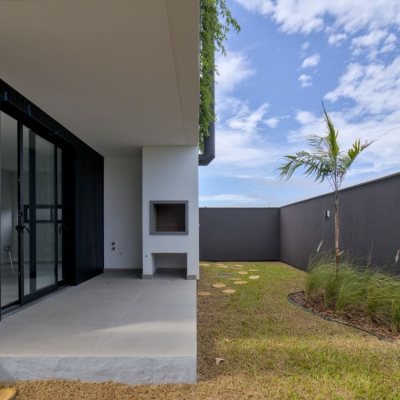 Casa Residencial com 200m², 3 quartos, 3 suítes, 4 garagens, no bairro Lagoa Da Conceição em Florianópolis