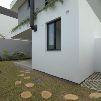 Casa Residencial com 200m², 3 quartos, 3 suítes, 4 garagens, no bairro Lagoa Da Conceição em Florianópolis
