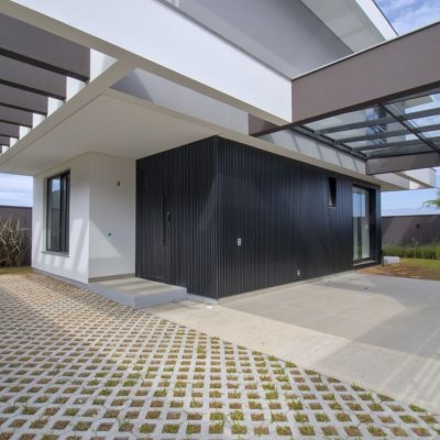 Casa Residencial com 200m², 3 quartos, 3 suítes, 4 garagens, no bairro Lagoa Da Conceição em Florianópolis