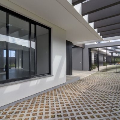 Casa Residencial com 200m², 3 quartos, 3 suítes, 4 garagens, no bairro Lagoa Da Conceição em Florianópolis