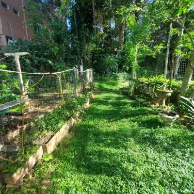 Apartamentos com 202m², 4 quartos, 1 suíte, 2 garagens, no bairro Agronômica em Florianópolis