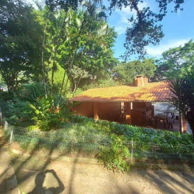 Apartamentos com 202m², 4 quartos, 1 suíte, 2 garagens, no bairro Agronômica em Florianópolis