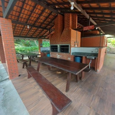 Apartamentos com 202m², 4 quartos, 1 suíte, 2 garagens, no bairro Agronômica em Florianópolis